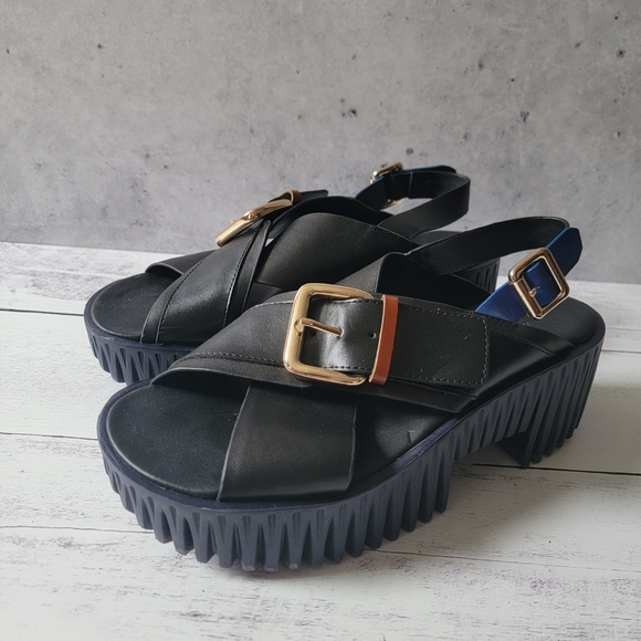 Black and Gold Platform Sandals with Chunky Sole - Picture 1 of 3